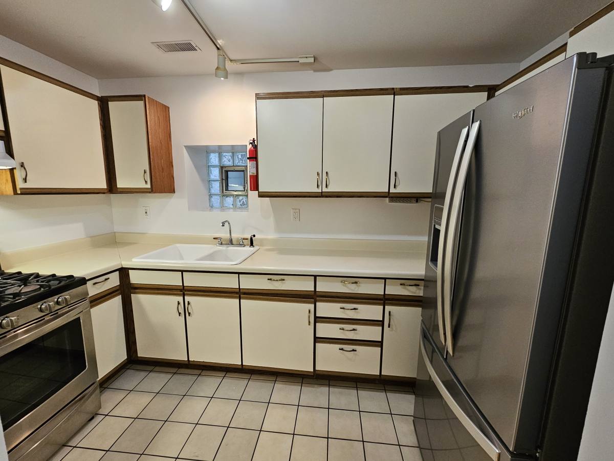 Apartment for rent at 1140 W Barry Ave #1, Chicago, IL 60657