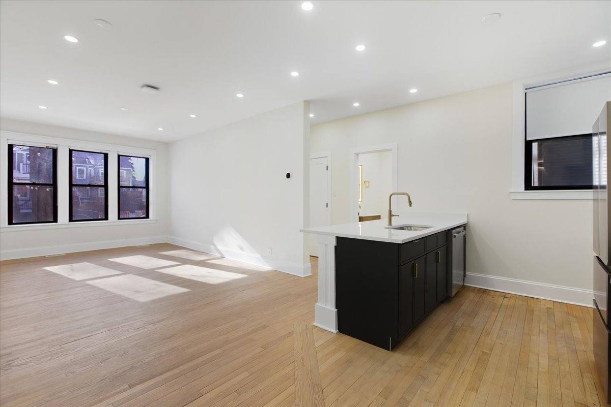 Apartment for rent at 4636 N Hamilton Ave #2, Chicago, IL 60625