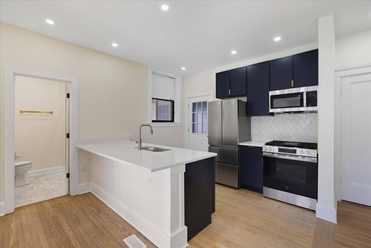 Apartment for rent at 4636 N Hamilton Ave #2, Chicago, IL 60625