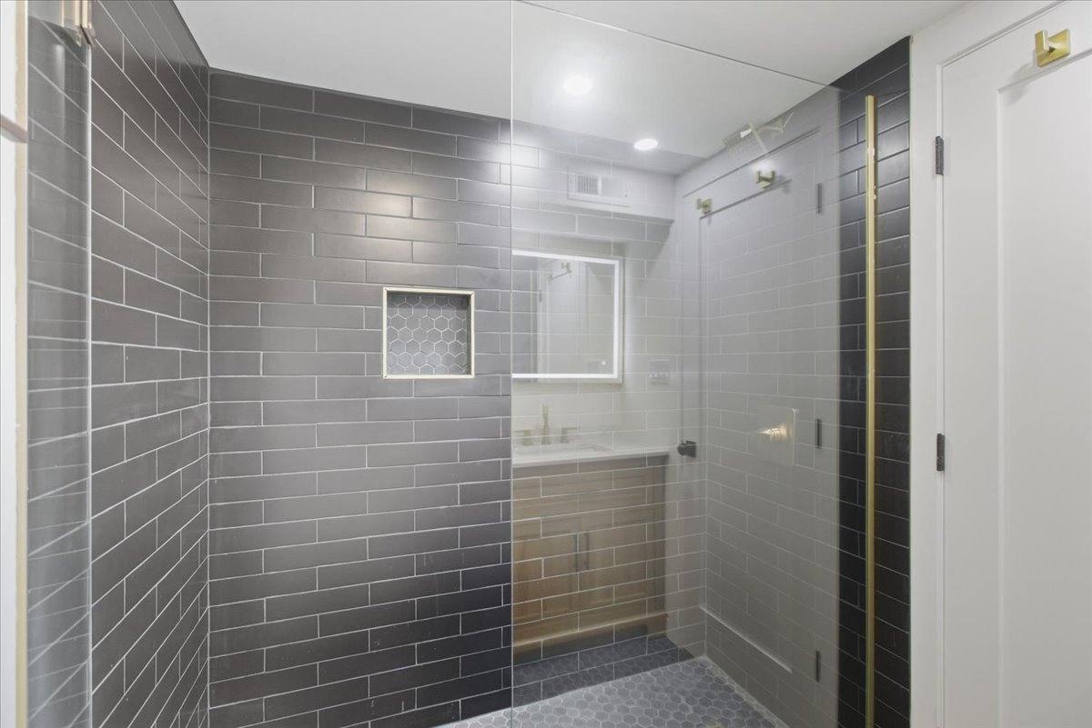 Apartment for rent at 4636 N Hamilton Ave #2, Chicago, IL 60625