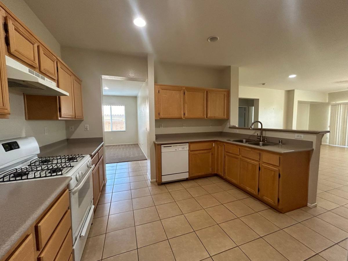 House for rent at 42557 Drennon Court, Temecula, CA 92592