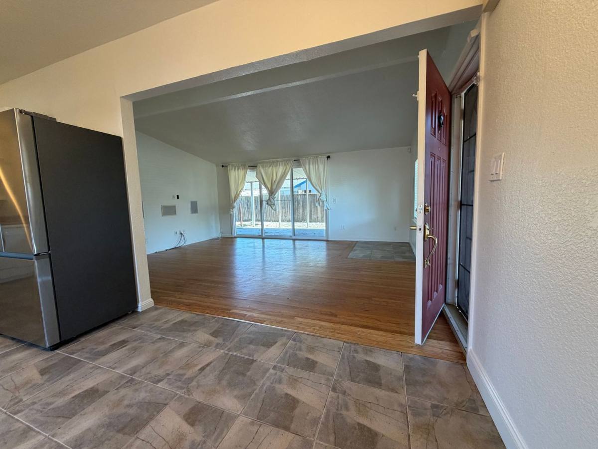 House for rent at 8945 Fashion Dr, Sacramento, CA 95826
