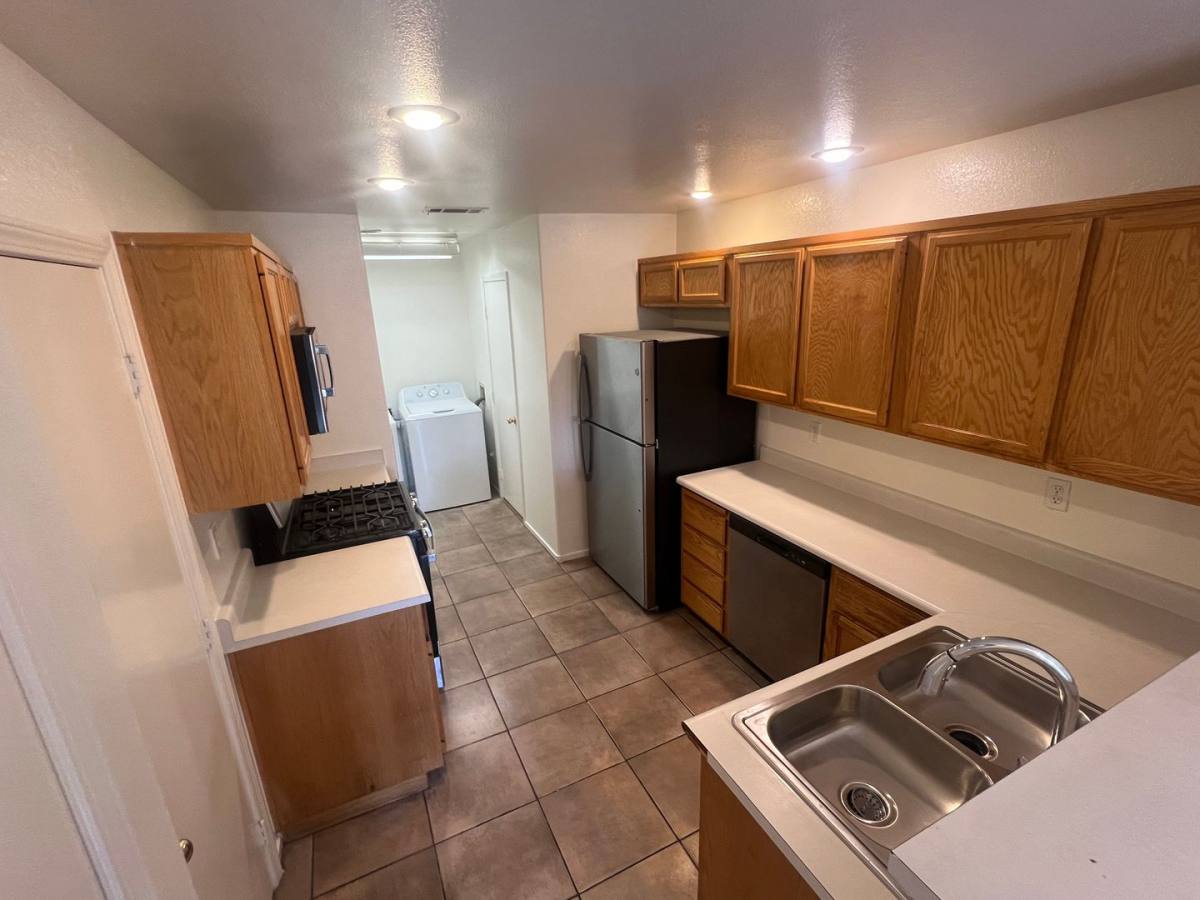 Townhouse for rent at 8112 Autumn Star Ave, Las Vegas, NV 89145