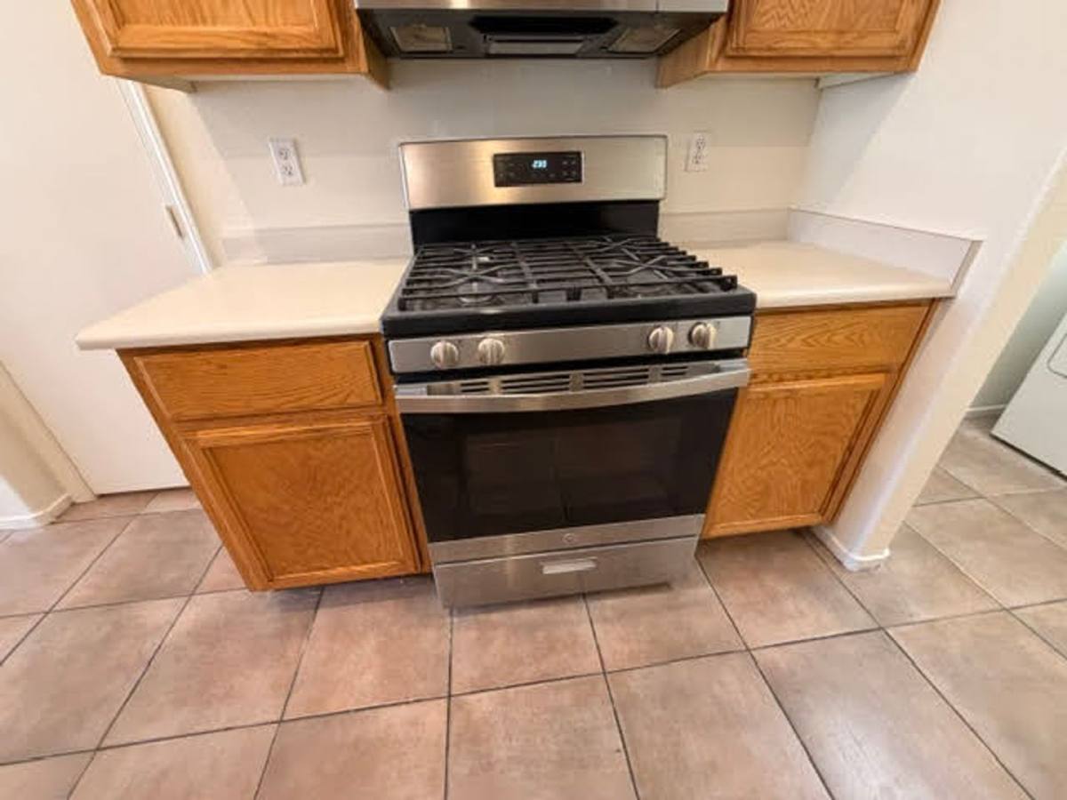 Townhouse for rent at 8112 Autumn Star Ave, Las Vegas, NV 89145