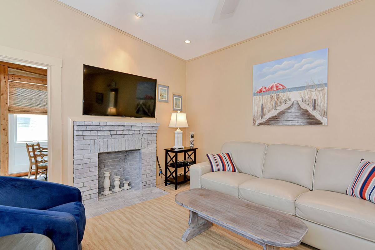 House for rent at 16 Warwick Rd, Gloucester, MA 01930