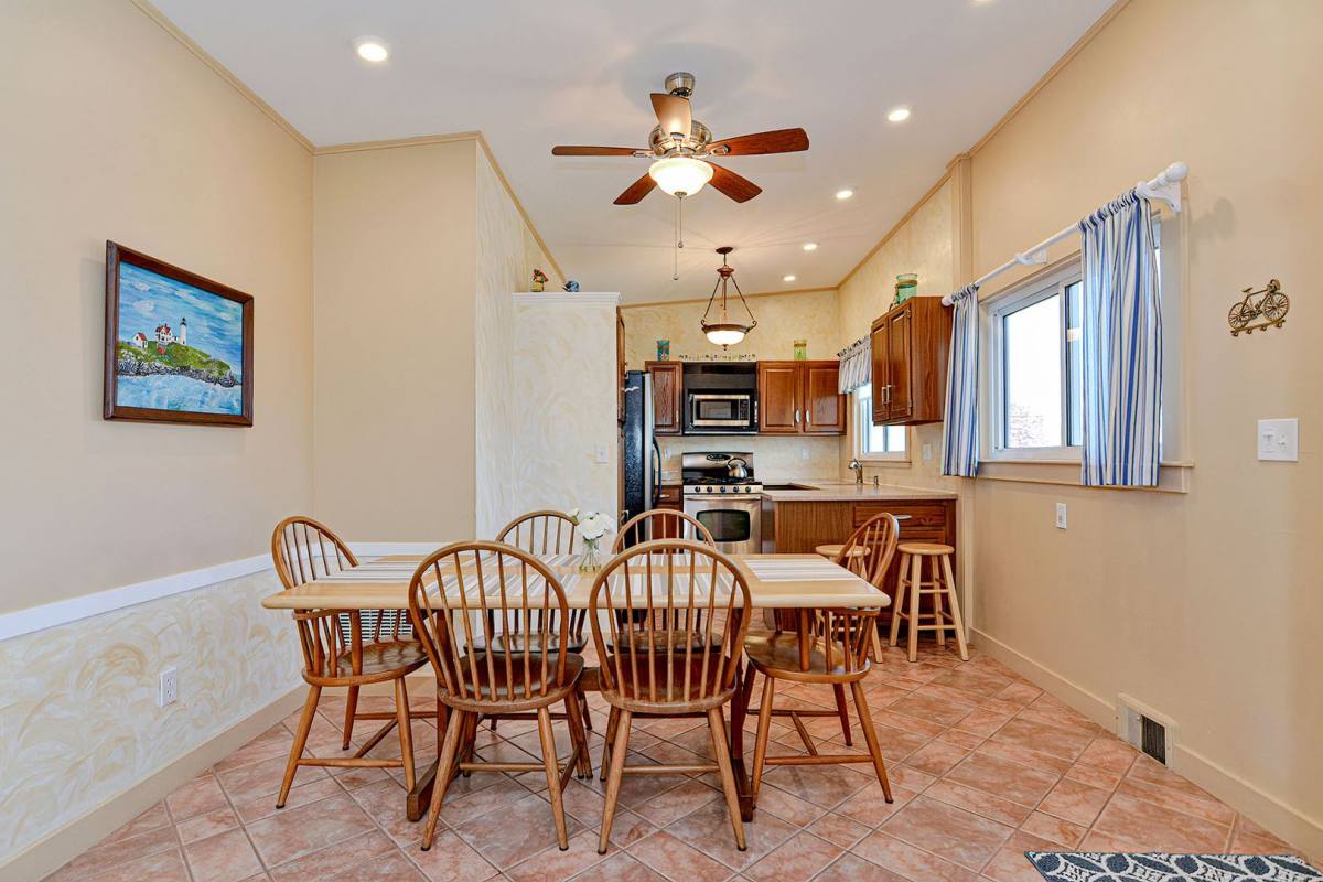 House for rent at 16 Warwick Rd, Gloucester, MA 01930