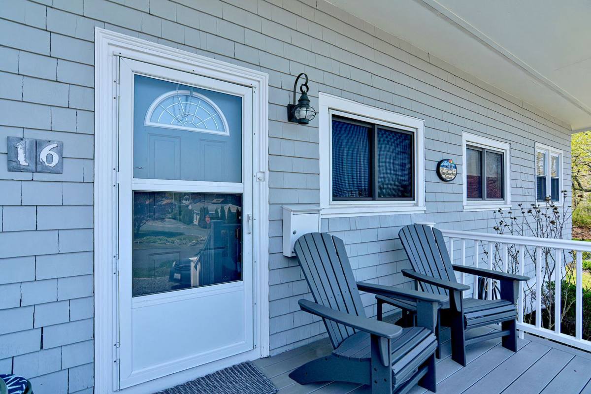House for rent at 16 Warwick Rd, Gloucester, MA 01930
