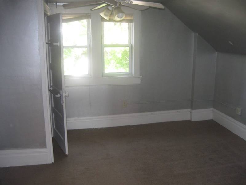 Apartment for rent at 919 13th St #2, Huntington, WV 25701