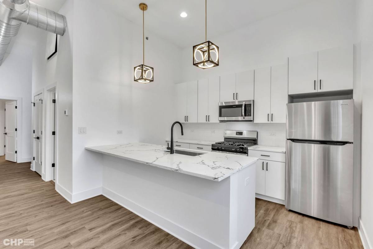 Apartment for rent at 4725 N Western Ave, Chicago, IL 60625