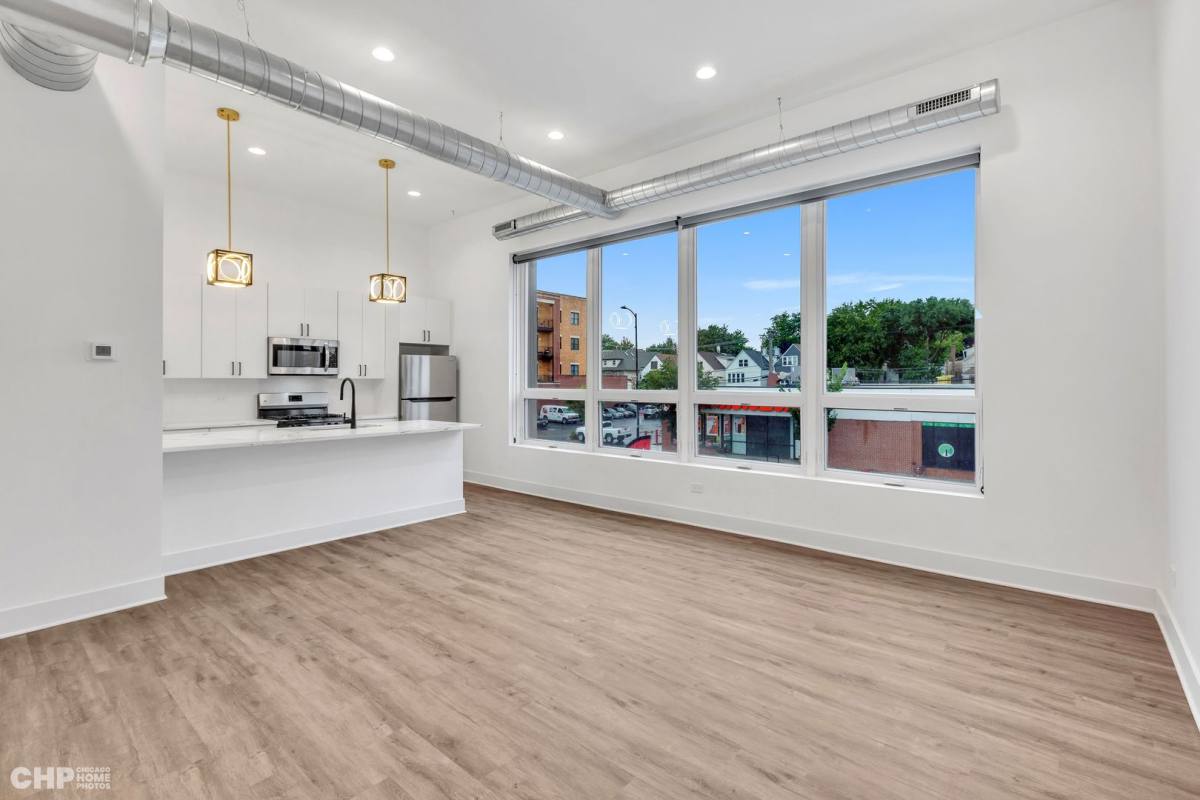 Apartment for rent at 4725 N Western Ave, Chicago, IL 60625