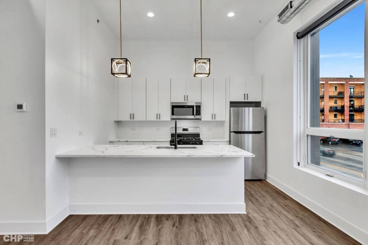 Apartment for rent at 4725 N Western Ave, Chicago, IL 60625