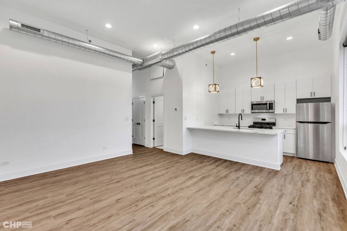 Apartment for rent at 4725 N Western Ave, Chicago, IL 60625