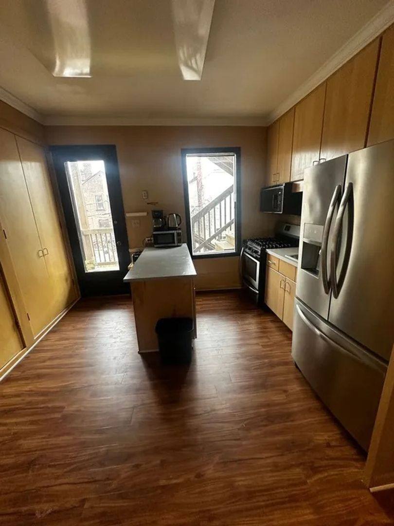 Apartment for rent at 729 S Aiken Ave, Pittsburgh, PA 15232
