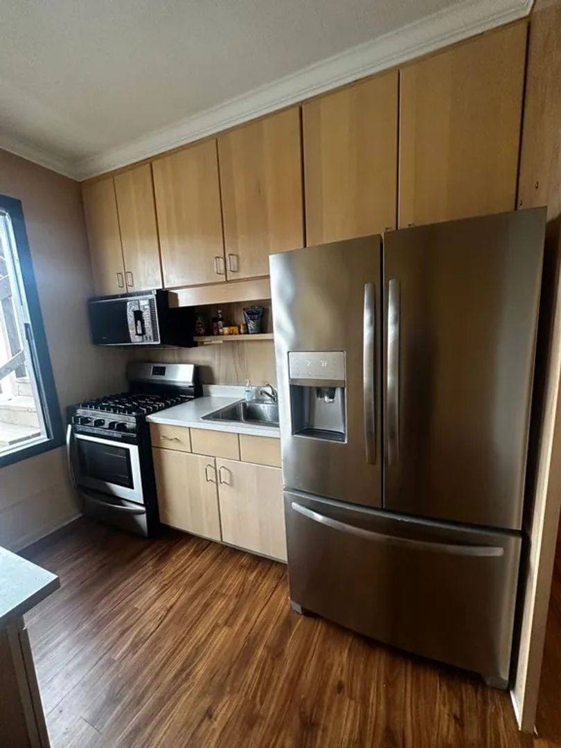 Apartment for rent at 729 S Aiken Ave, Pittsburgh, PA 15232