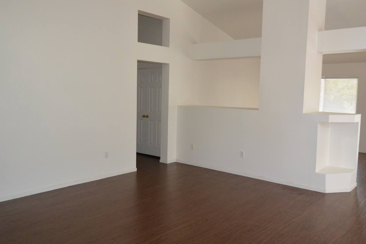 House for rent at 2826 S Tamarack, Visalia, CA 93277