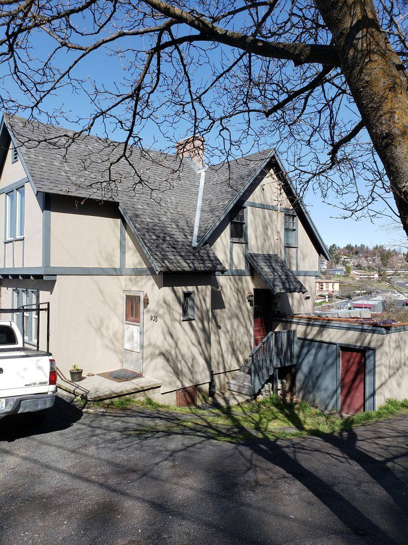 House for rent at 935 NE Maple St, Pullman, WA 99163
