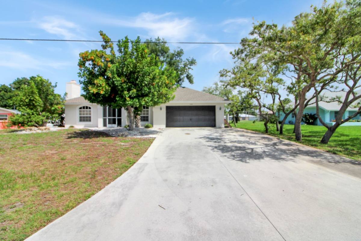 House for rent at 1180 Palmetto Dr, Venice, FL 34293
