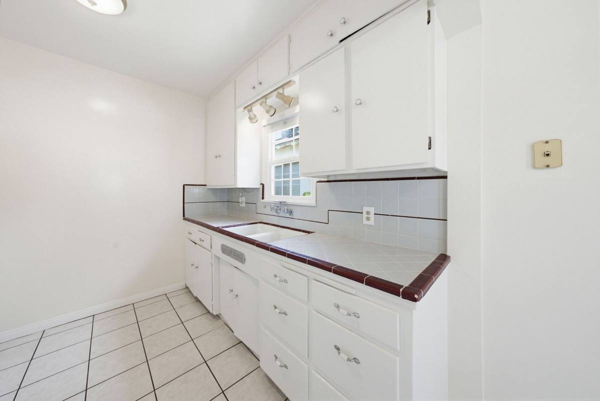 Apartment for rent at 530 C St, Tustin, CA 92780