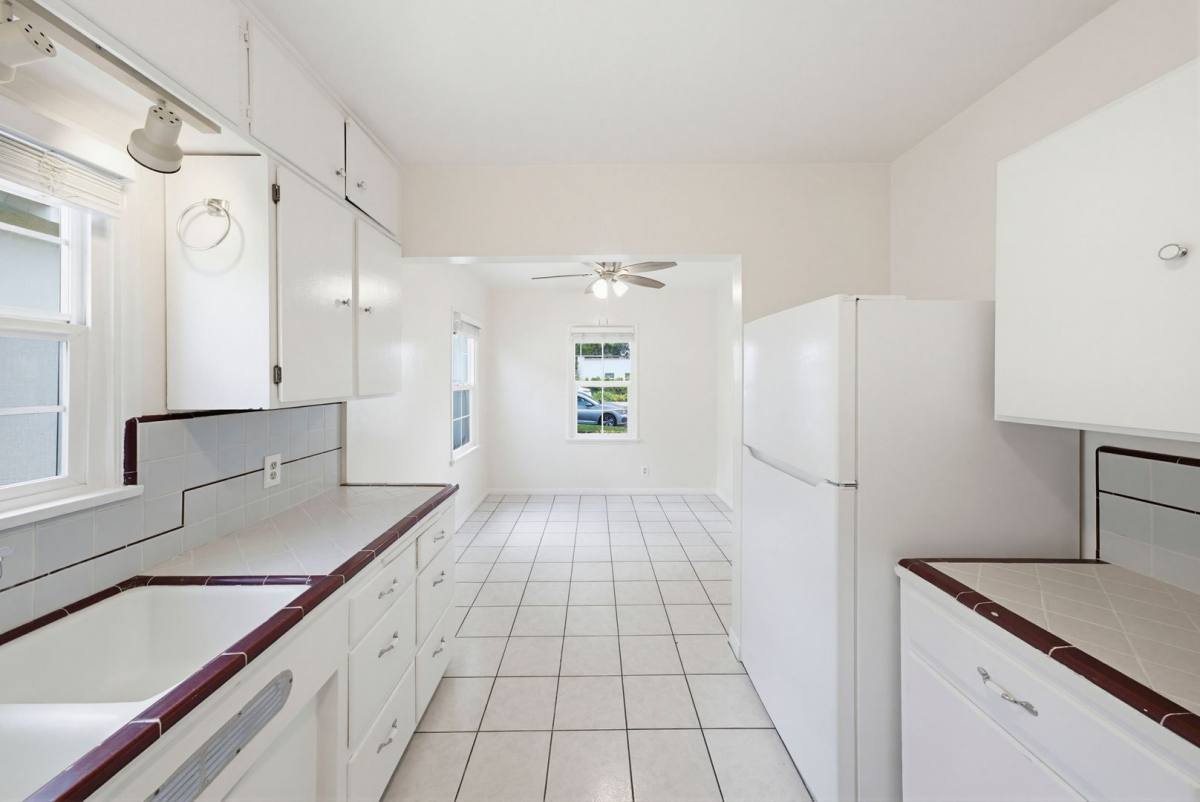 Apartment for rent at 530 C St, Tustin, CA 92780