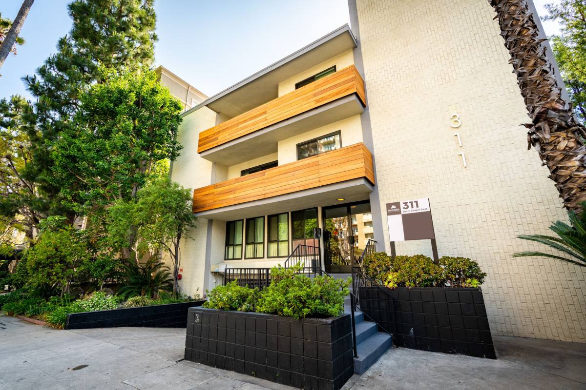 Apartment for rent at 311 S Doheny Dr, Los Angeles, CA 90048