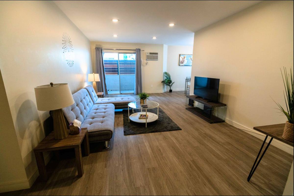 Apartment for rent at 311 S Doheny Dr, Los Angeles, CA 90048