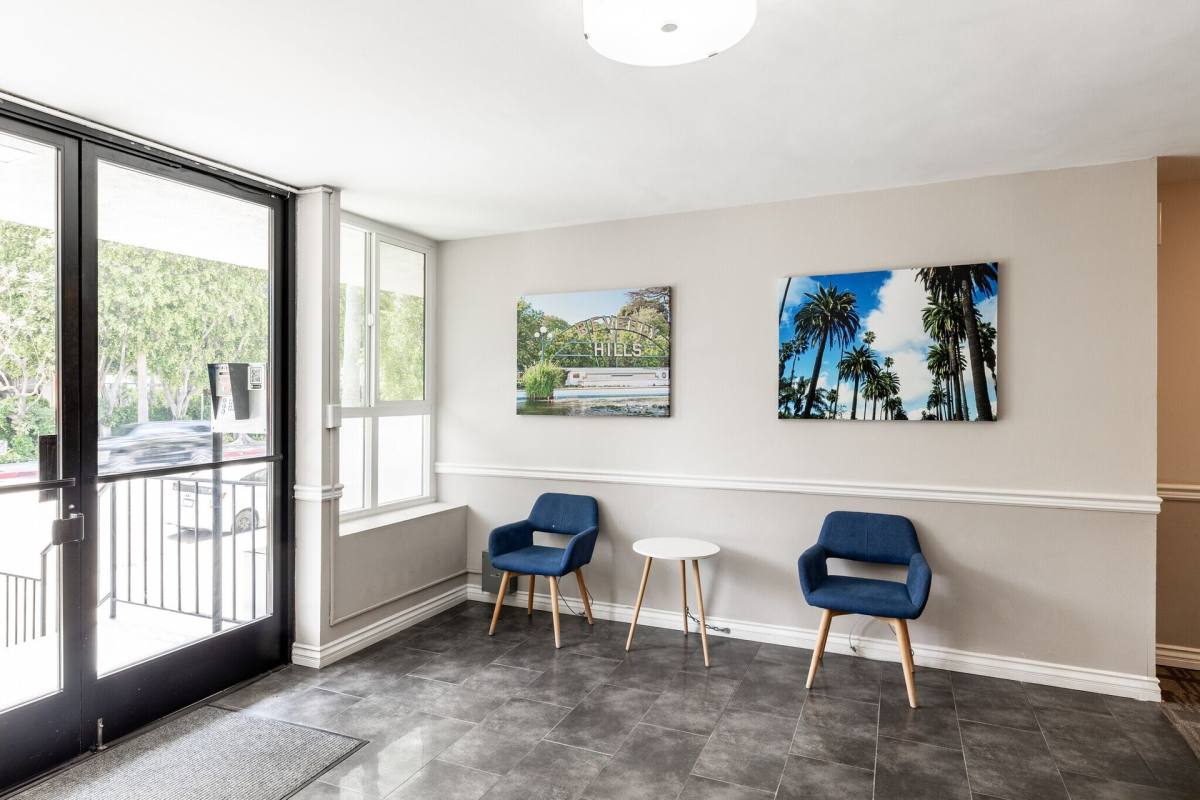 Apartment for rent at 311 S Doheny Dr, Los Angeles, CA 90048