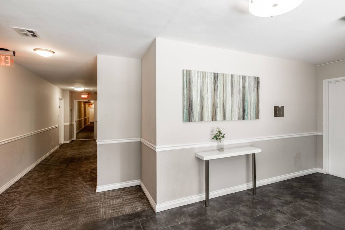 Apartment for rent at 311 S Doheny Dr, Los Angeles, CA 90048