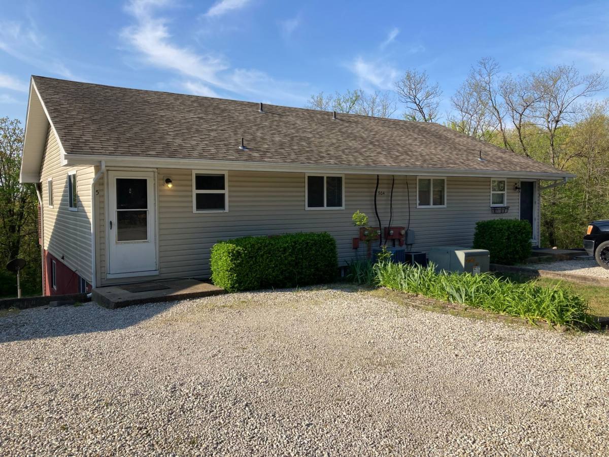 Apartment for rent at 900 S 2nd St, Versailles, MO 65084