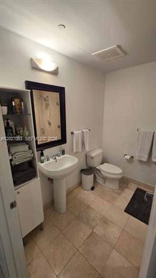 Apartment for rent at 1050 Brickell Ave, Miami, FL 33131