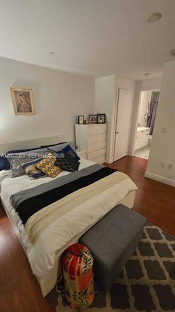 Apartment for rent at 1050 Brickell Ave, Miami, FL 33131