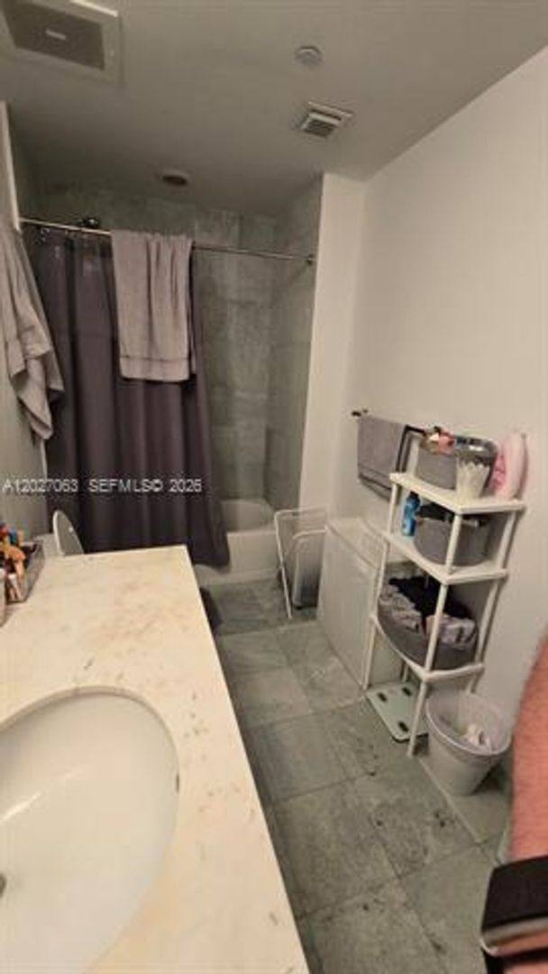 Apartment for rent at 1050 Brickell Ave, Miami, FL 33131