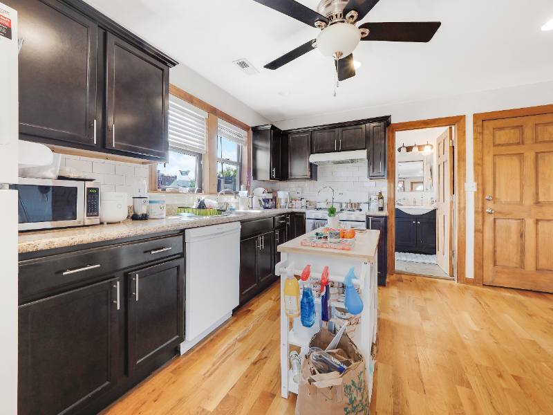 House for rent at 1148 W Belmont Ave #3, Chicago, IL 60657
