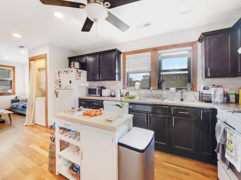 House for rent at 1148 W Belmont Ave #3, Chicago, IL 60657