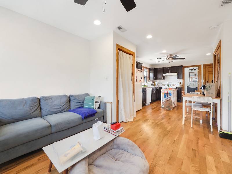 House for rent at 1148 W Belmont Ave #3, Chicago, IL 60657