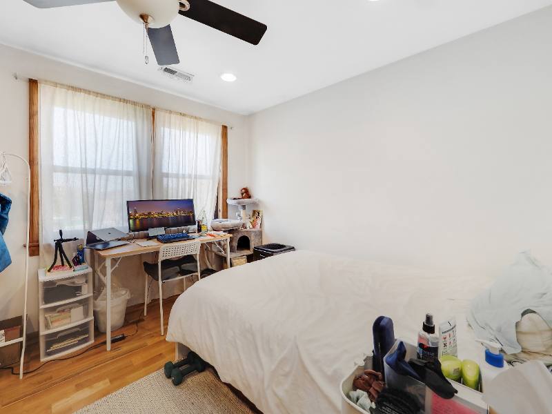 House for rent at 1148 W Belmont Ave #3, Chicago, IL 60657