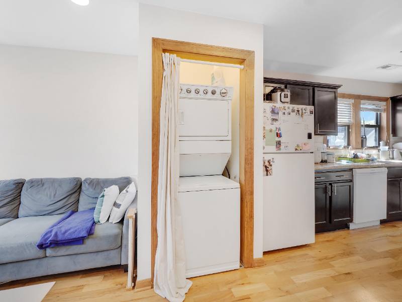House for rent at 1148 W Belmont Ave #3, Chicago, IL 60657