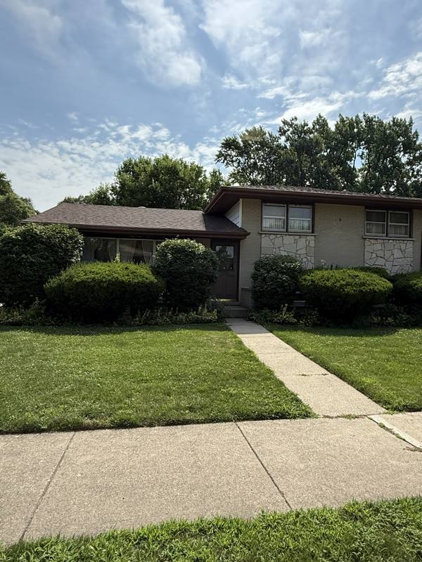 House for rent at 1007 N Gibbons Ave, Arlington Heights, IL 60004