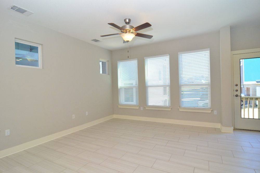 Townhouse for rent at 2921 Bond Dr, Austin, TX 78741