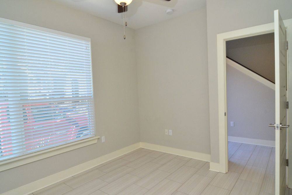 Townhouse for rent at 2921 Bond Dr, Austin, TX 78741