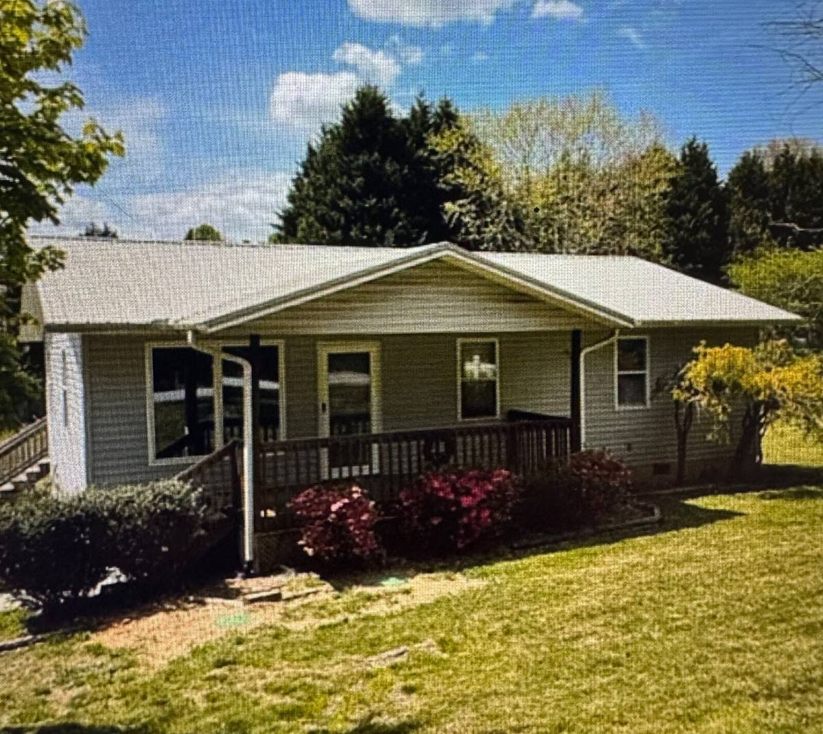 House for rent at 18 Grove Hills Dr, Flat Rock, NC 28731