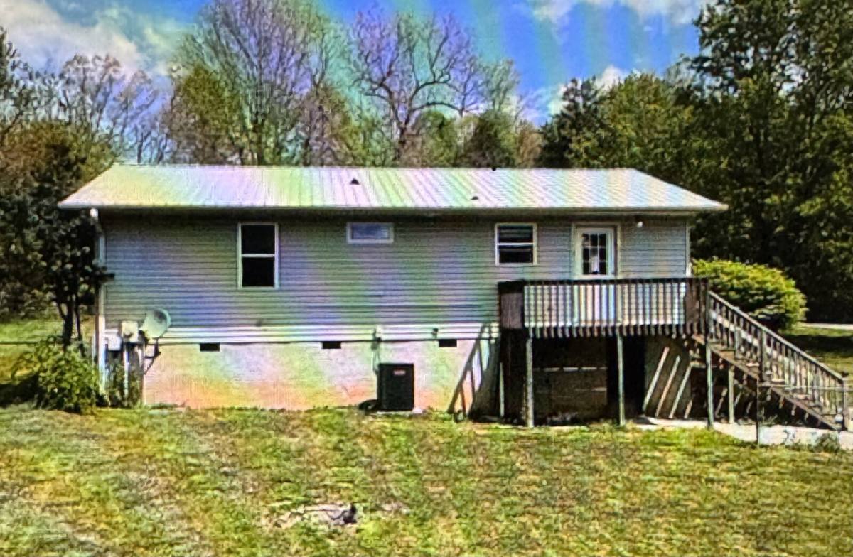 House for rent at 18 Grove Hills Dr, Flat Rock, NC 28731