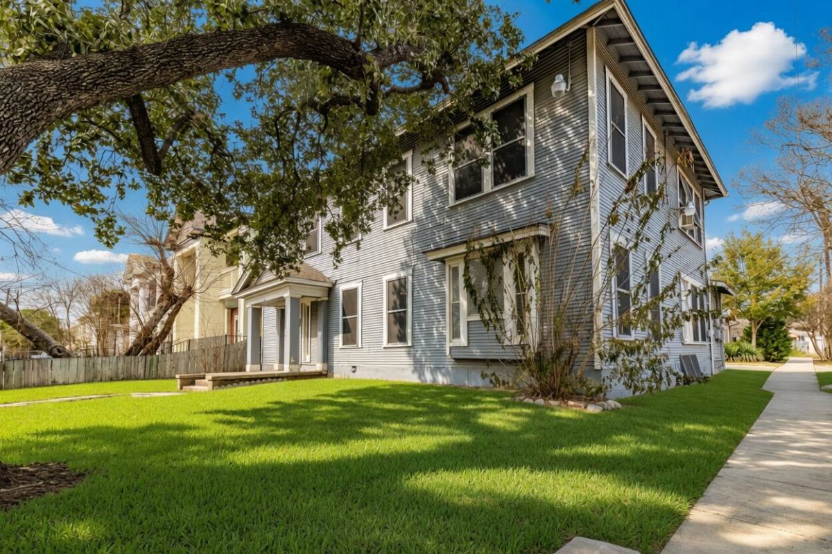 Townhouse for rent at 723 E Euclid Ave, San Antonio, TX 78212