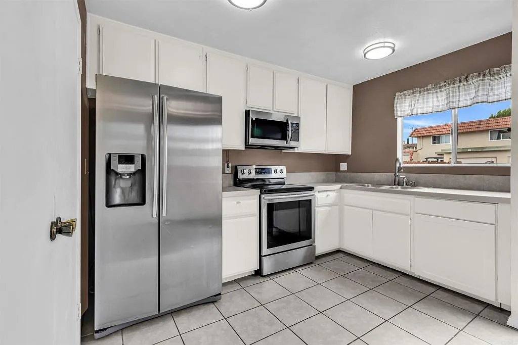 Townhouse for rent at 1643 Rue De Valle, San Marcos, CA 92078