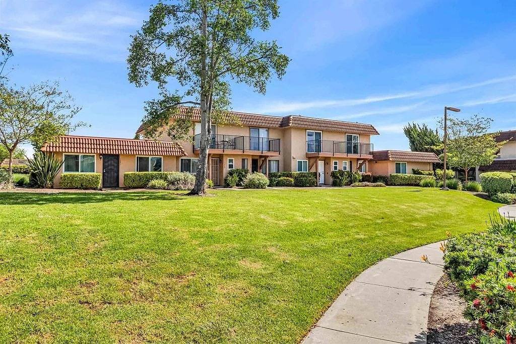 Townhouse for rent at 1643 Rue De Valle, San Marcos, CA 92078