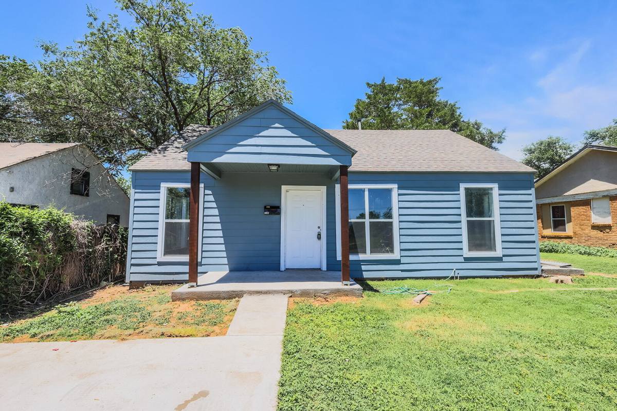 Townhouse for rent at 2114 20th St, Lubbock, TX 79411