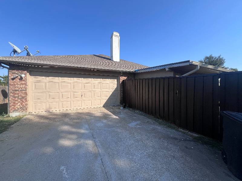 House for rent at 2066 Vista Dr, Lewisville, TX 75067