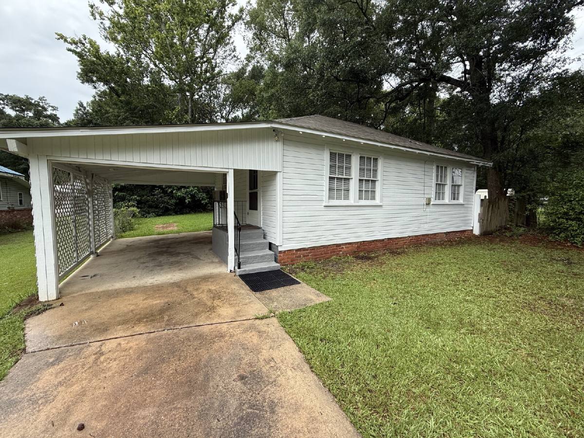 House for rent at 454 Magnolia Rd, Mobile, AL 36606