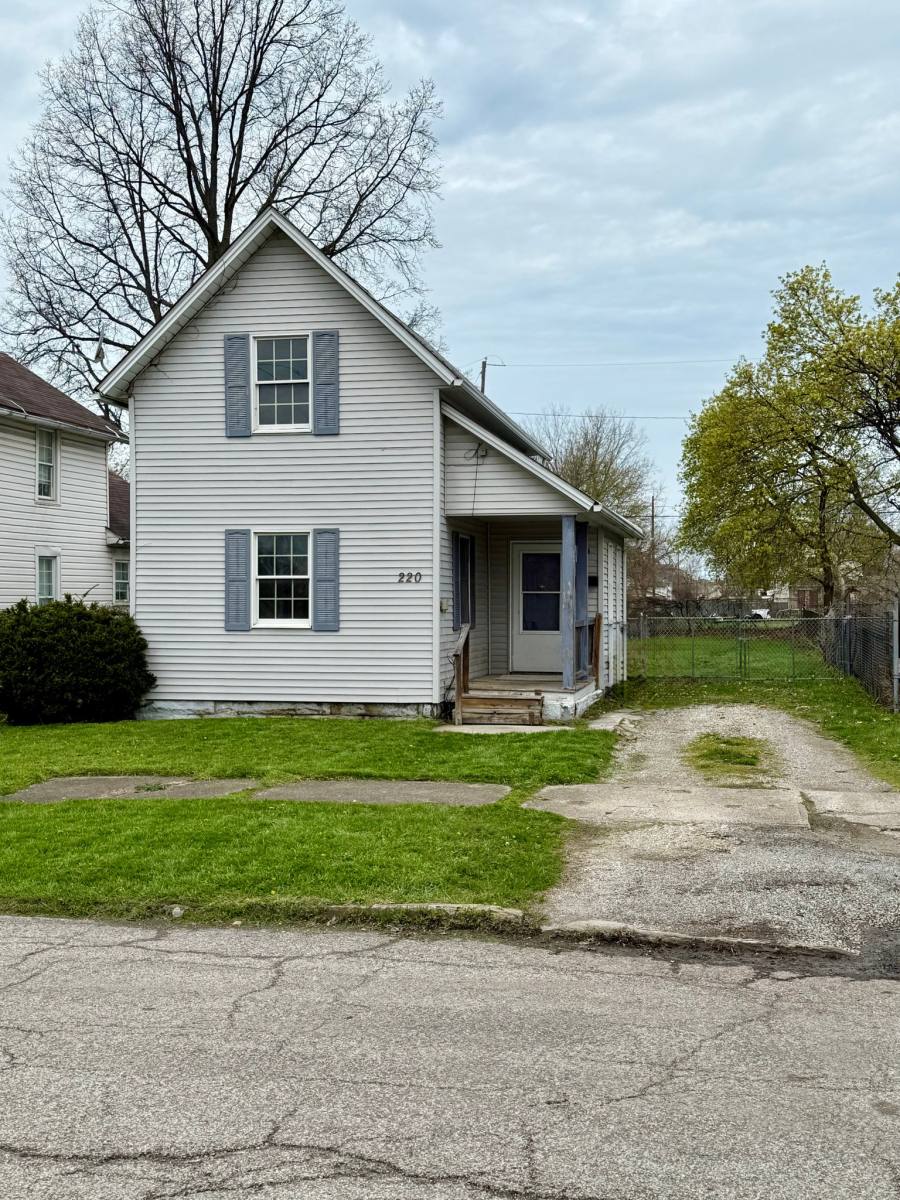 House for rent at 220 W 15th St, Lorain, OH 44052