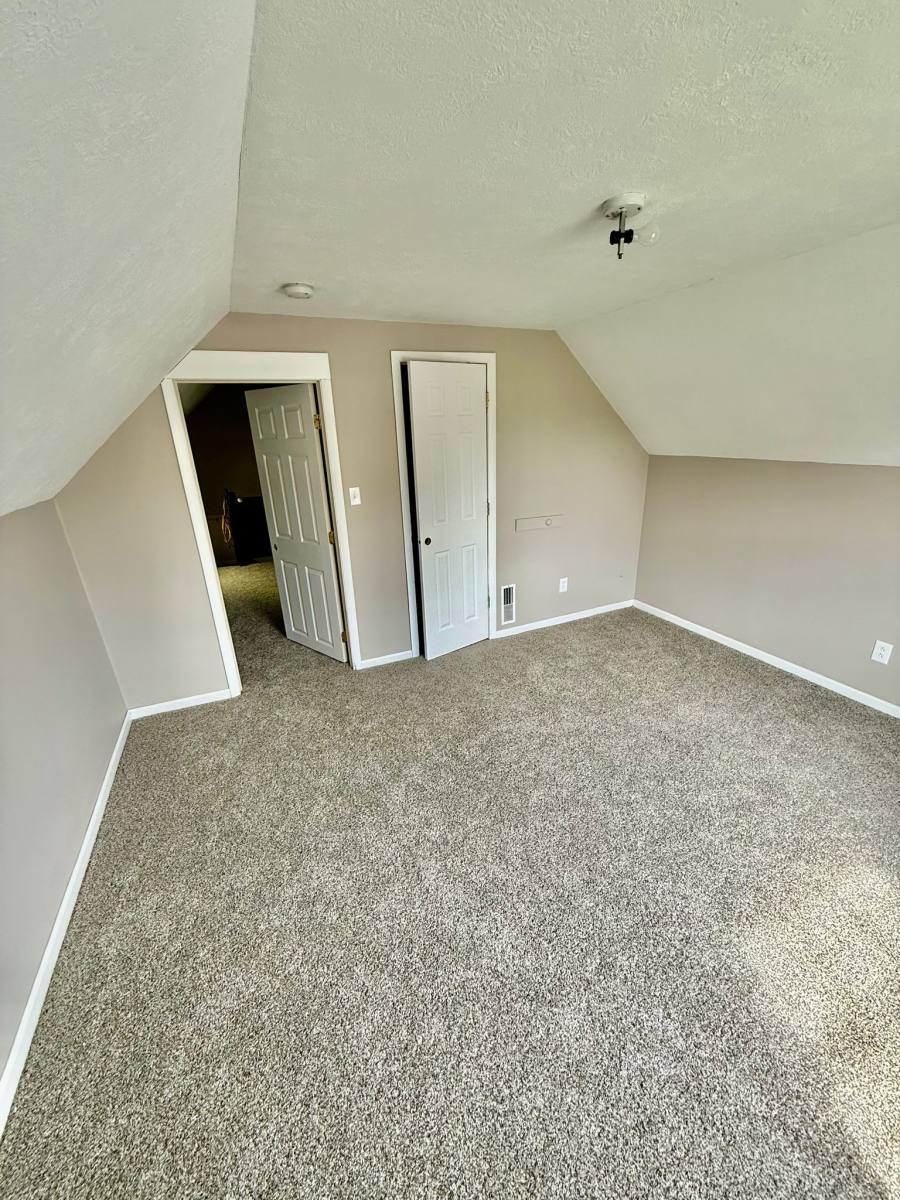 House for rent at 220 W 15th St, Lorain, OH 44052