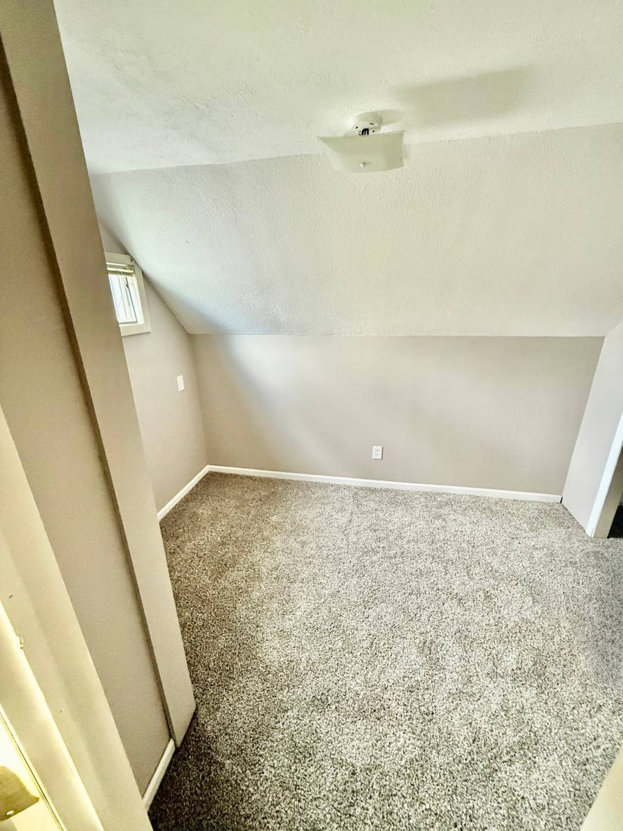 House for rent at 220 W 15th St, Lorain, OH 44052